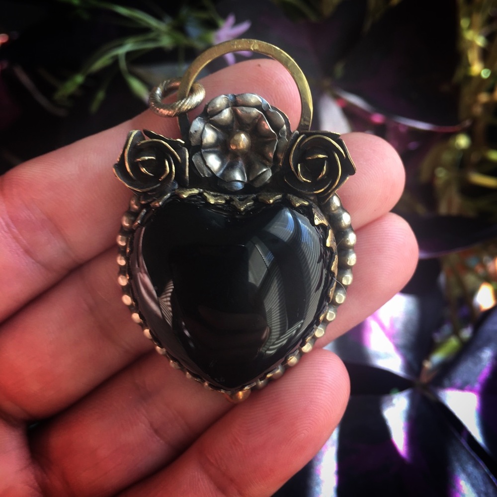 Onyx heart and roses pendant